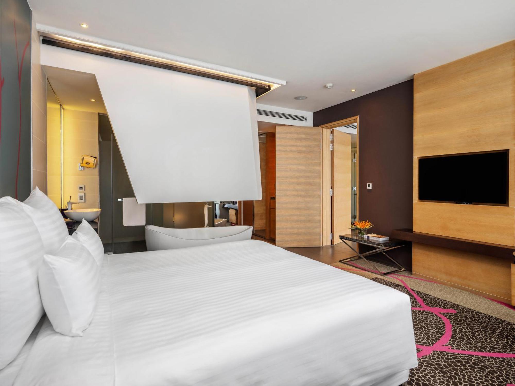 Отель Pullman Saigon Centre Хошимин Экстерьер фото